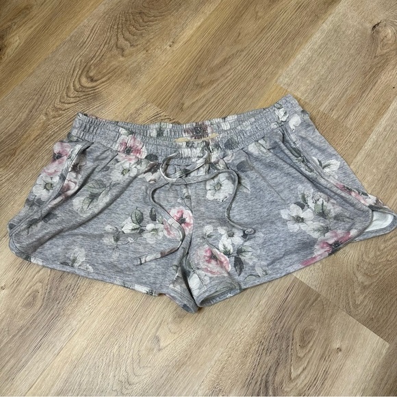 a:glow Maternity Floral Shorts size M - Picture 1 of 3